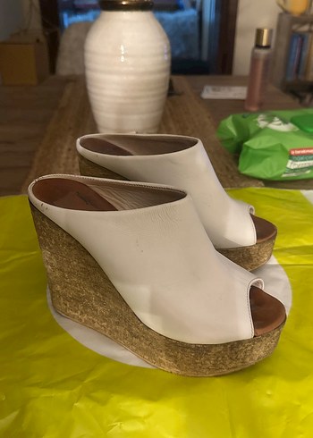 Beyaz Kadın Dolgu Topuklu Terlik