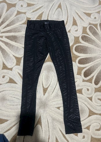 Siyah Zebra Desenli Kadın Spor Tayt - Görsel 2