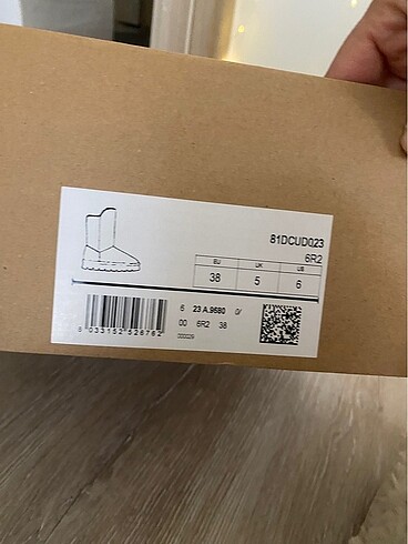 38 Beden ten rengi Renk Benetton yumuşak peluş bot