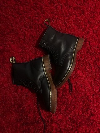 39 Beden Dr. Martens Bot