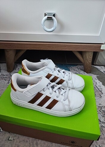 30 Beden beyaz Renk Adidas orjinal
