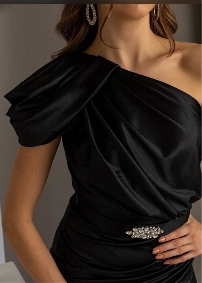 Tek omuz siyah kemer detaylı abiye elbise - Görsel 2