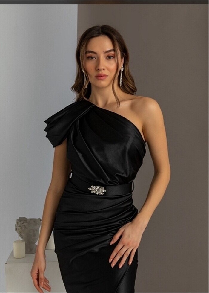 Tek omuz siyah kemer detaylı abiye elbise - Görsel 3