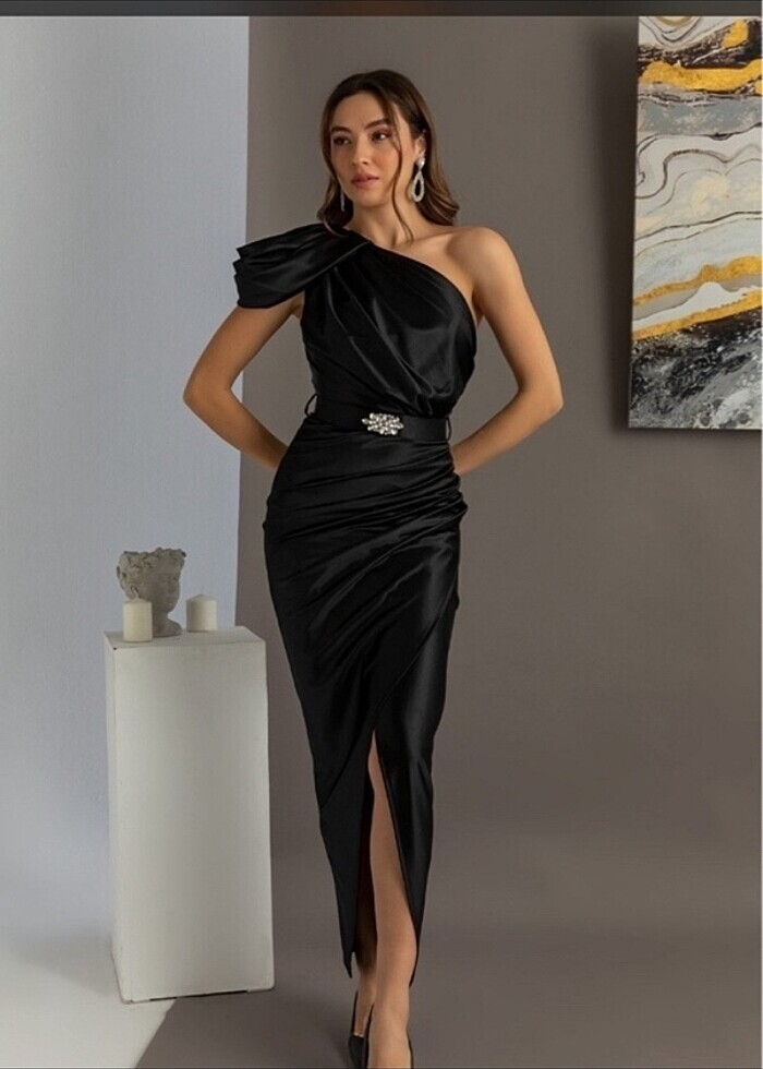 Tek omuz siyah kemer detaylı abiye elbise - Görsel 4