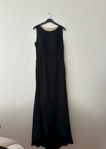 Sırtı Parlak Altın İşlemeli Uzun Siyah Elbise - Görsel 4