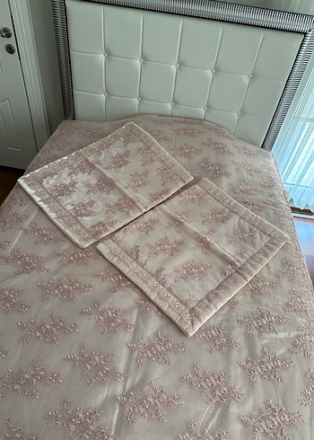 Nakışlı Pembe Yatak Örtüsü - Görsel 2
