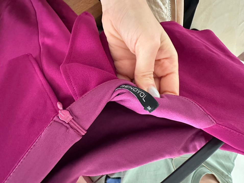 Koyu Pembe Omuzdan Dökümlü Uzun Abiye Elbise - Görsel 3