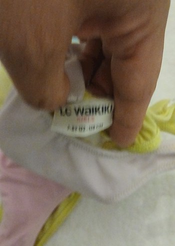 6 Yaş Beden etiketini rahatsız ettiği için kesmiştim.