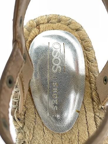40 Beden çeşitli Renk Asos Sandalet %70 İndirimli.