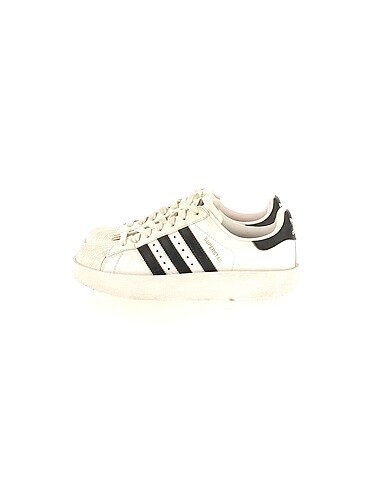Adidas Spor Ayakkabı %70 İndirimli.