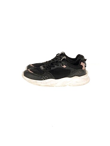 PreLoved Spor Ayakkabı %70 İndirimli.