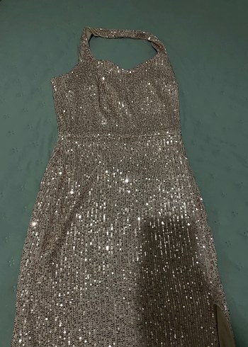 Altın Renkli Pul Payetli Uzun Abiye Elbise - Görsel 4