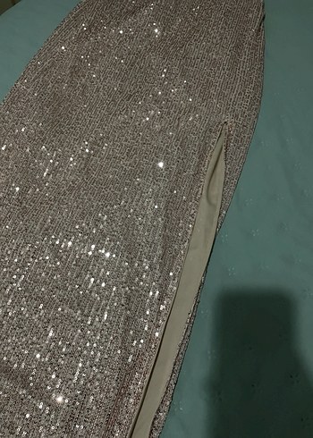 Altın Renkli Pul Payetli Uzun Abiye Elbise - Görsel 5