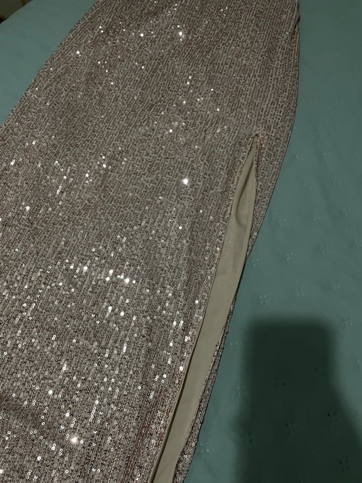 Altın Renkli Pul Payetli Uzun Abiye Elbise - Görsel 5