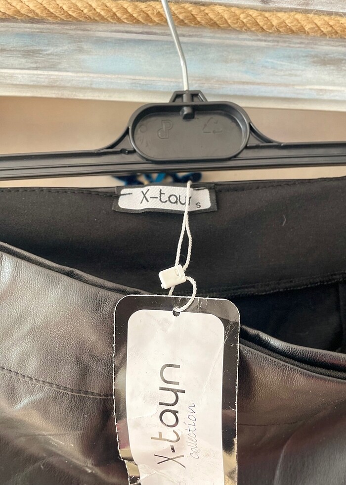 Deri etiketli şort etek - Görsel 4