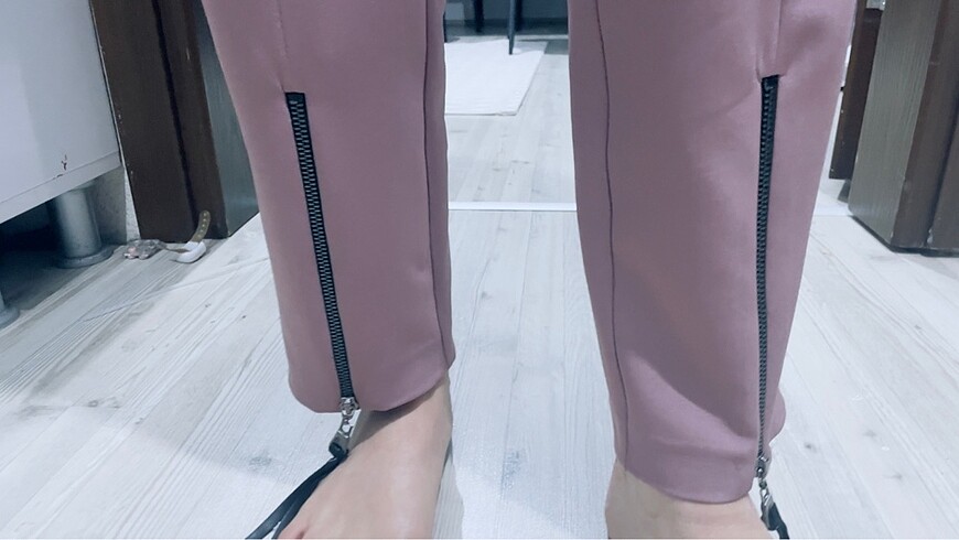 Takım alt üst bir kere bu çekilirken giyildi - Görsel 5