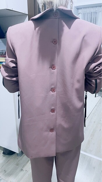 Takım alt üst bir kere bu çekilirken giyildi - Görsel 7