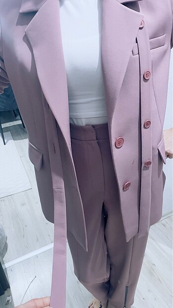 Takım alt üst bir kere bu çekilirken giyildi - Görsel 8