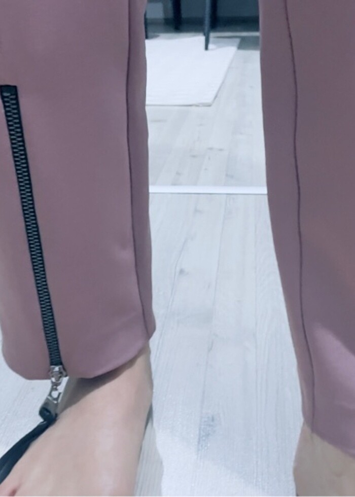 Takım alt üst bir kere bu çekilirken giyildi - Görsel 5