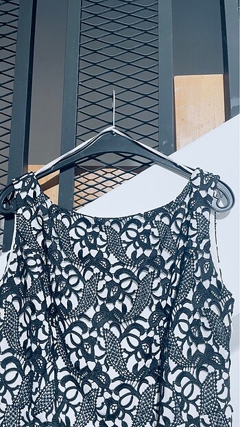 Bir kere giyildi astarlı üzeri güpür elbise - Görsel 6