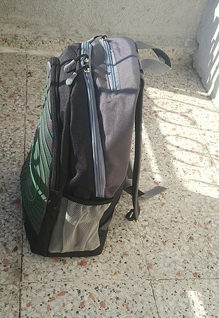 Diğer yeşil okul çantası 