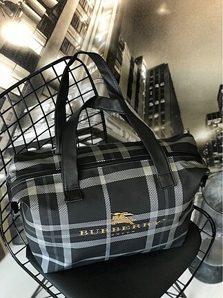 Burberry spor çanta