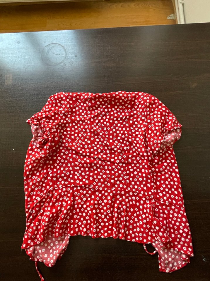 Kırmızı V Yakalı Fırfırlı mango bluz - Görsel 4