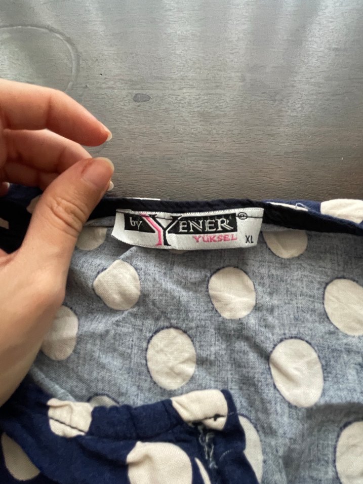 Düğmeli Lacivert Puantiyeli Bluz - Görsel 4