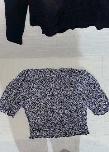 V Yaka, Kısa Kollu, Desenli Mini Bluz - Görsel 3