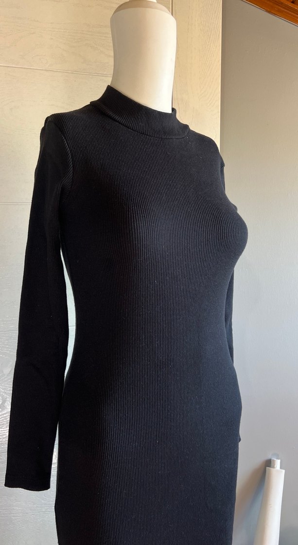 Siyah Yüksek Yakalı Kadın Triko Elbise - Görsel 3