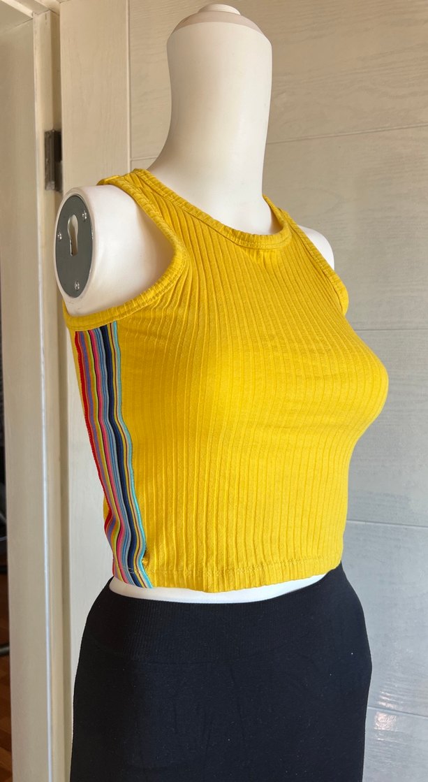 Sarı Yüksek Yakalı Kadın Atlet - Görsel 2