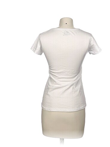 m Beden Diğer T-shirt %70 İndirimli.