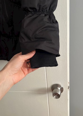 Siyah Kadın Kürklü Kemerli Kış Montu - Görsel 3