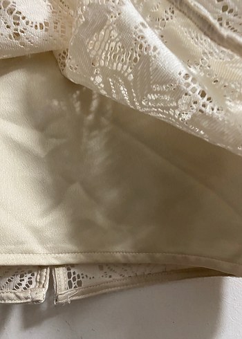Zara Krem Dantel Detaylı sırtı düğmeli Kadın Bluz