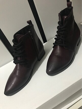 Bordo kenarlar siyah bilekte bot#Yeni