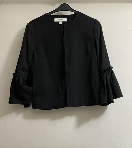 İpekyol siyah cepli kol fırfırlı ceket#Yeni