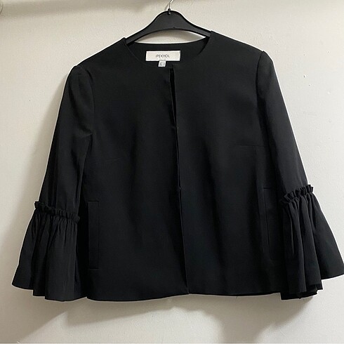 36 Beden siyah Renk İPEKYOL kol fırfırlı cepli astarlı ceket#yeni