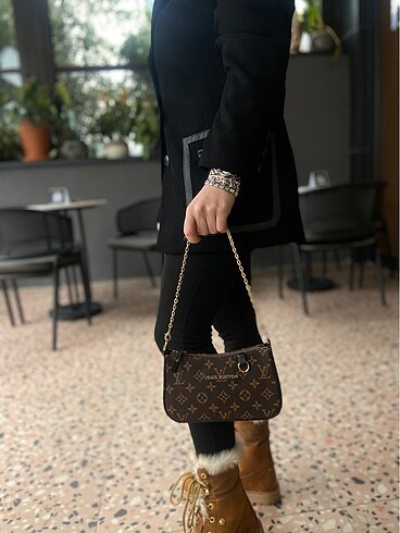 Louis Vuitton Kol Çantası