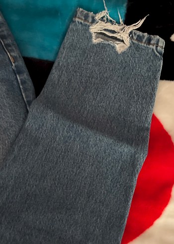 Yırtık kot pantolon - Görsel 2