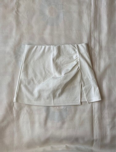 bershka beyaz şortlu etek - Görsel 2