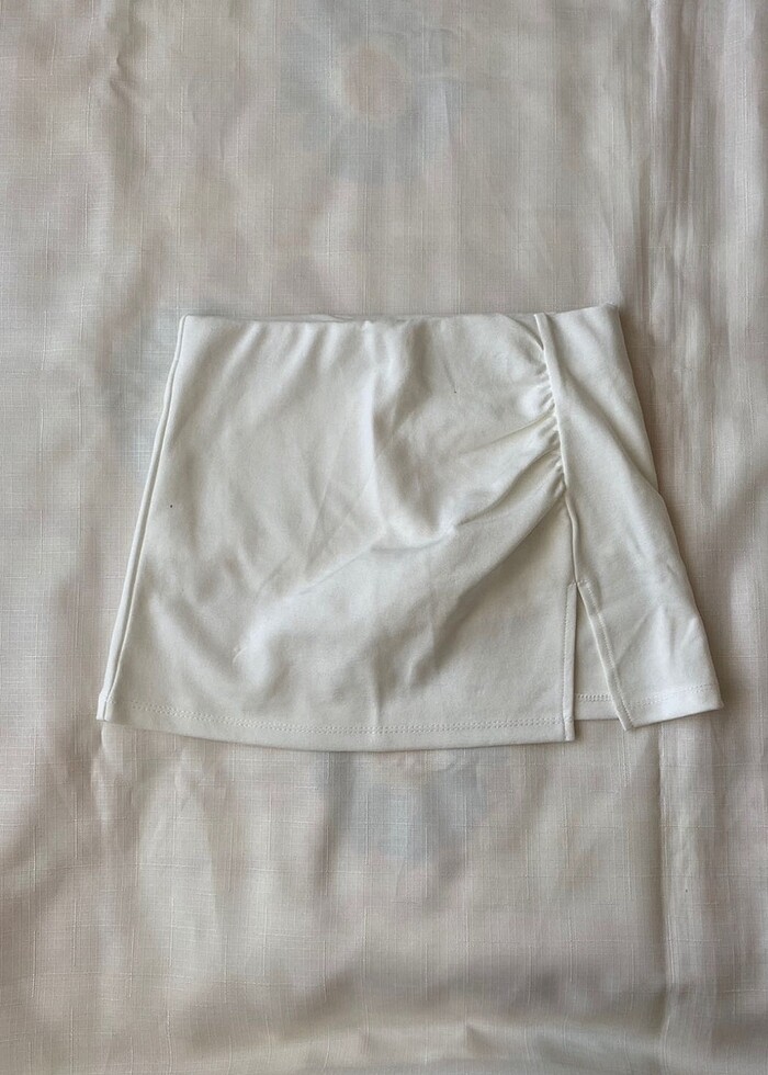 bershka beyaz şortlu etek - Görsel 2