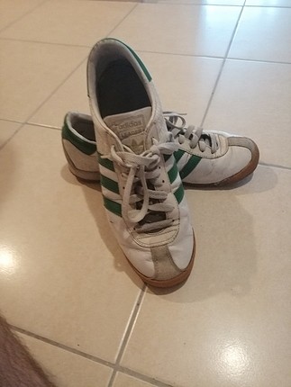 Adidas 44 numara kusurları fotoda