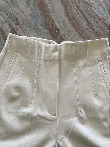 Zara kırık beyaz pantolon