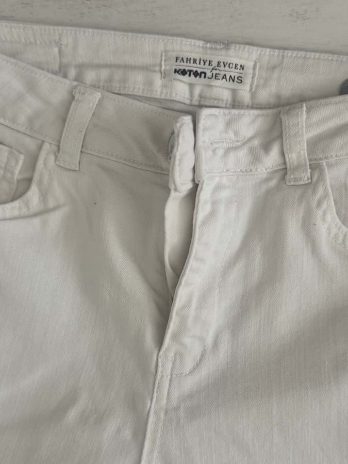 Koton Beyaz Yırtık Detaylı Midi Boy Kadın Kot Pantolon - Görsel 3