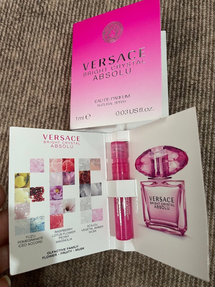 Versace Bright Crystal Absolu Kadın Parfümü 1 ml - Görsel 2