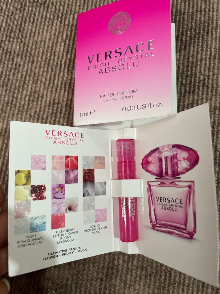 Versace Bright Crystal Absolu Kadın Parfümü 1 ml - Görsel 3