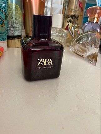  Beden Zara violet blassom parfüm