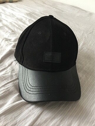 Şapka siyah