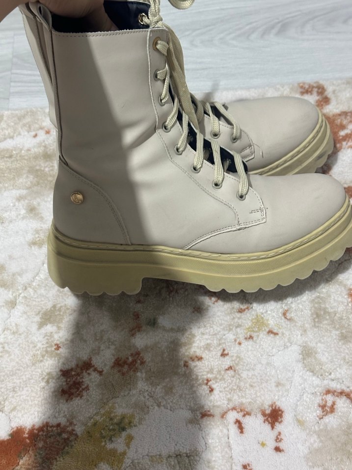 Bej Kadın Postal Bağcıklı Bot - Görsel 5