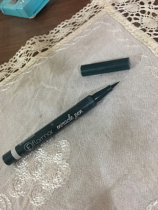 Yeşil kullanışlı eyeliner 
